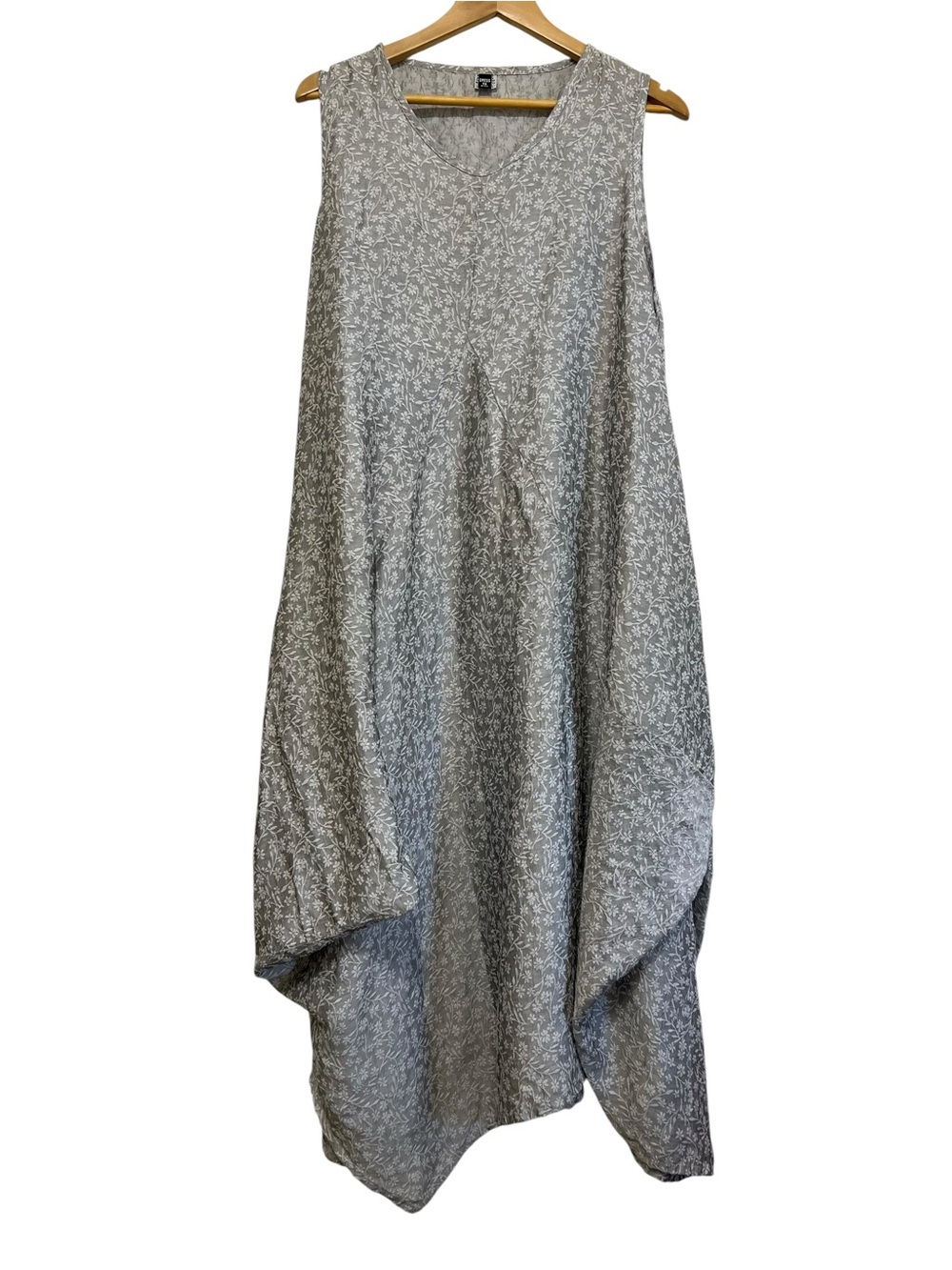 Dress To Kill Glamour Gray/Silver Ditsy Floral Sleeveless Asymmetrical Hem Dress